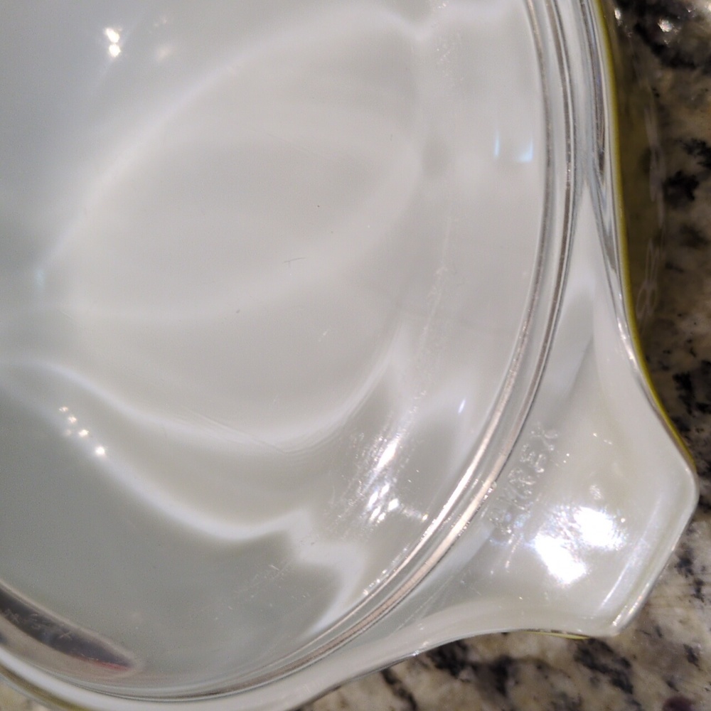 Vintage Pyrex Covered Casserole Dish In Spring Blossom - Picture 2 of 4